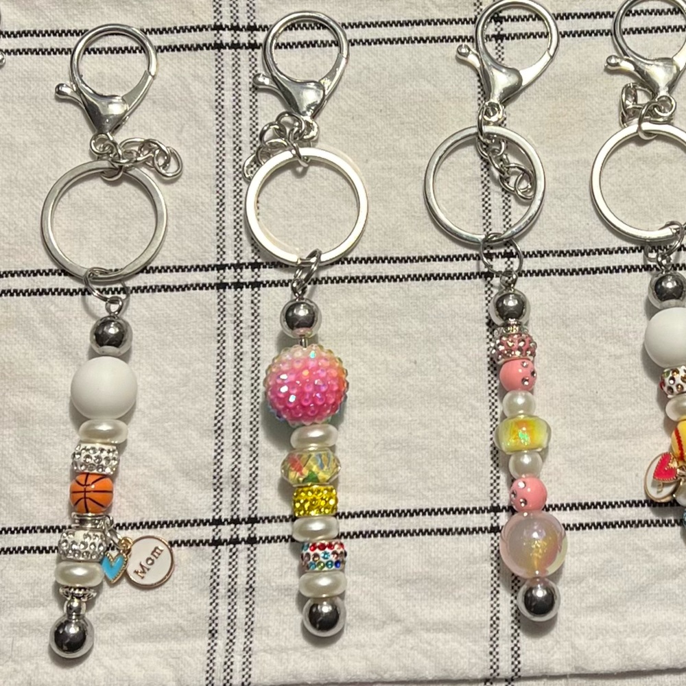 Handmade beaded keychains - Picture 2 of 2